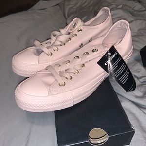 NIB Converse Chuck Taylor low in color nude